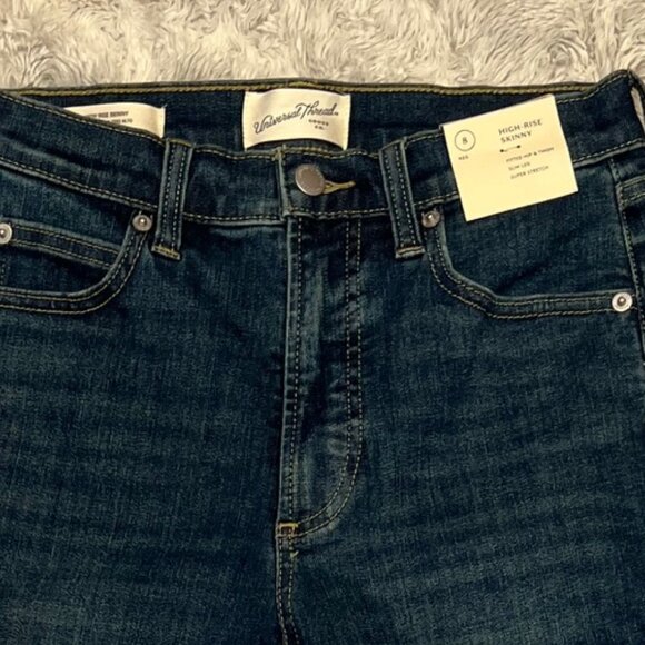 Universal Threads High Rise Skinny size 8 - Picture 5 of 5
